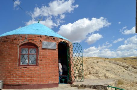 Mausoleum and well Ukashala ata, IX-X сс.