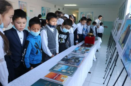 A photo and book exhibition “Independence and Turkestan” was presented