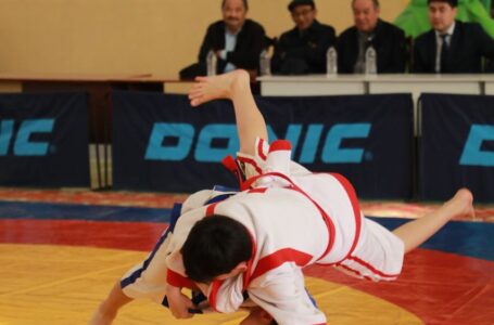 Түркістанда қазақ күресінен «Тайқазан» турнирі өтуде