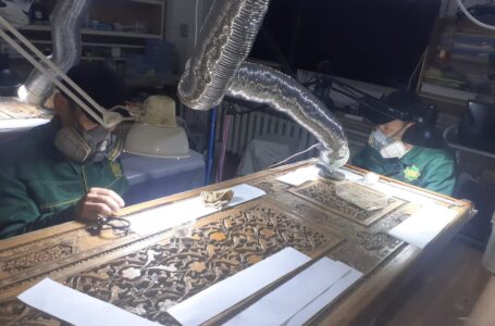 Specialists of the Reserve-museum take part in the restoration of the doors of the medieval tomb