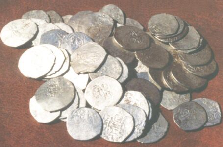 Монетные клады из фондов музея «Азрет Султан»