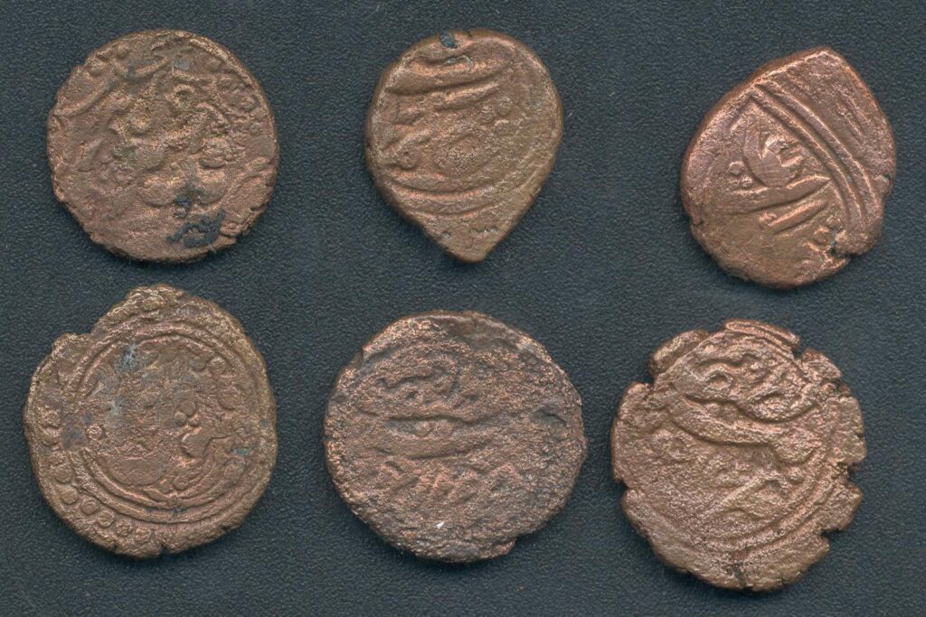 Кіреберістегі сыныптасымен жыныстық қатынасқа түсу үшін алдау Төрт аяқта тұрған үлкен бөкселер