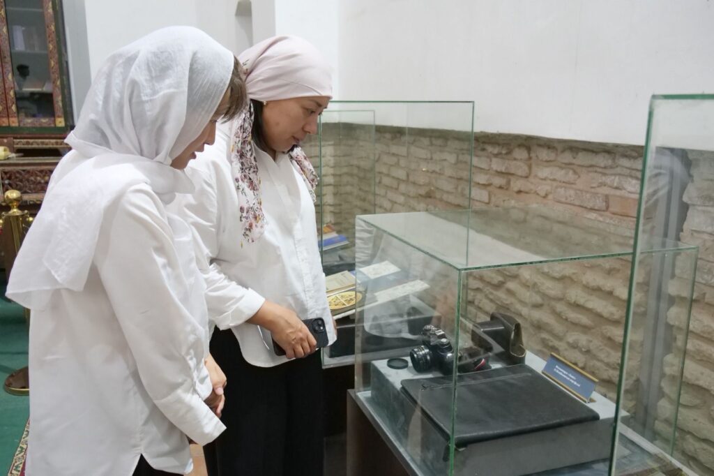 Ер адам порно жинайды.