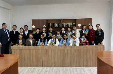 «ҚОЖА АХМЕТ ЯСАУИ ӨМІРІНЕН СЫР ШЕРТЕТІН АҢЫЗДАР» ТАҚЫРЫБЫНДА ТАНЫМДЫҚ САБАҚ ӨТТІ